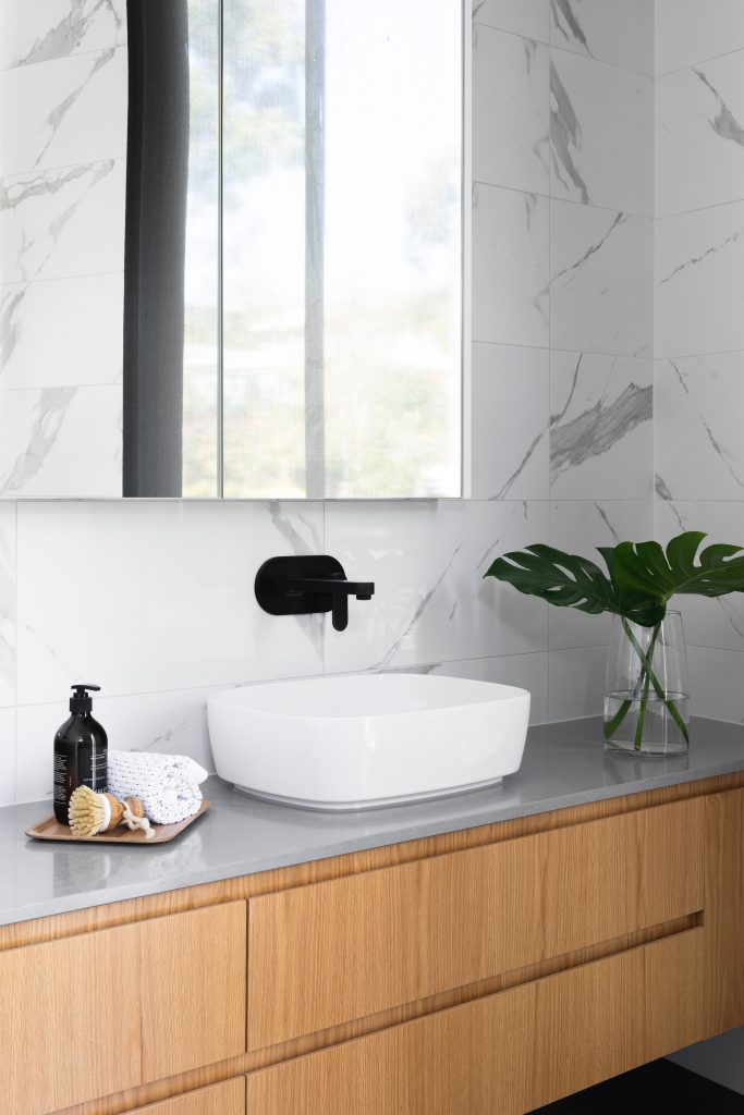 Guide pour acheter une poubelle de salle de bain adaptée